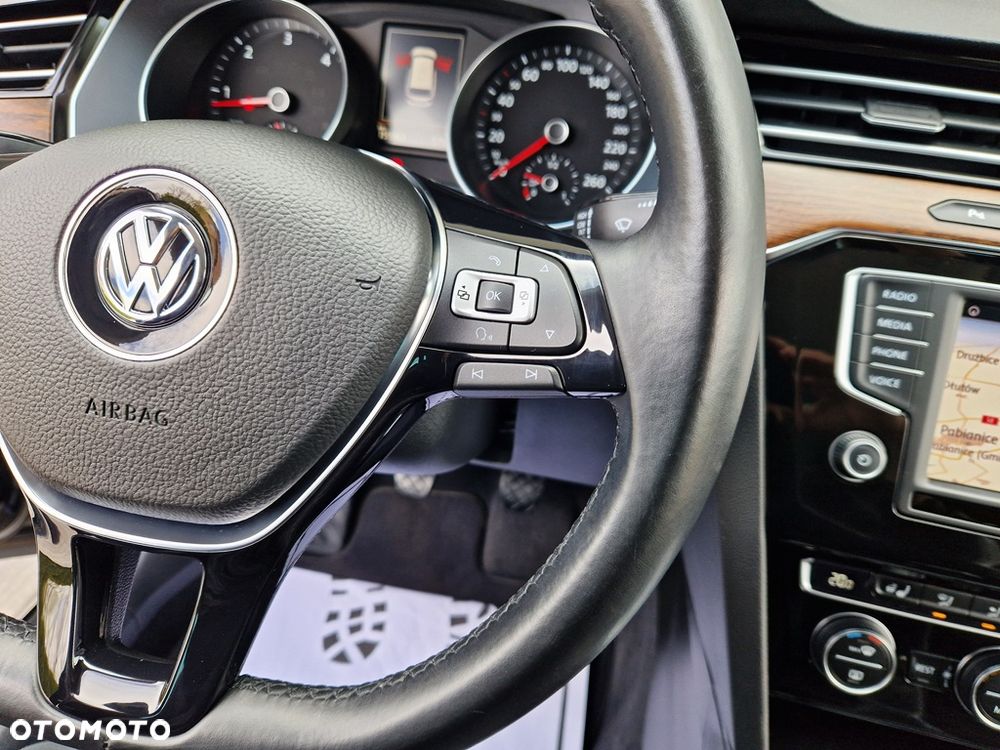 Volkswagen Passat 2.0 TDI (BlueMotion Technology) Highline - 27