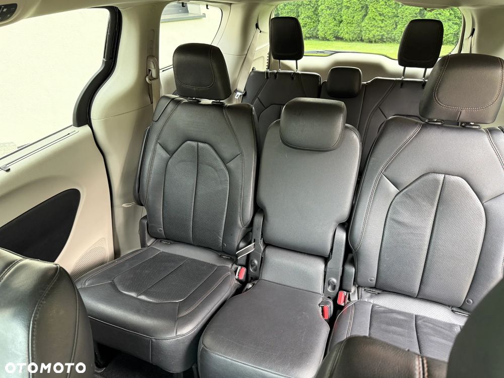Chrysler Pacifica - 10