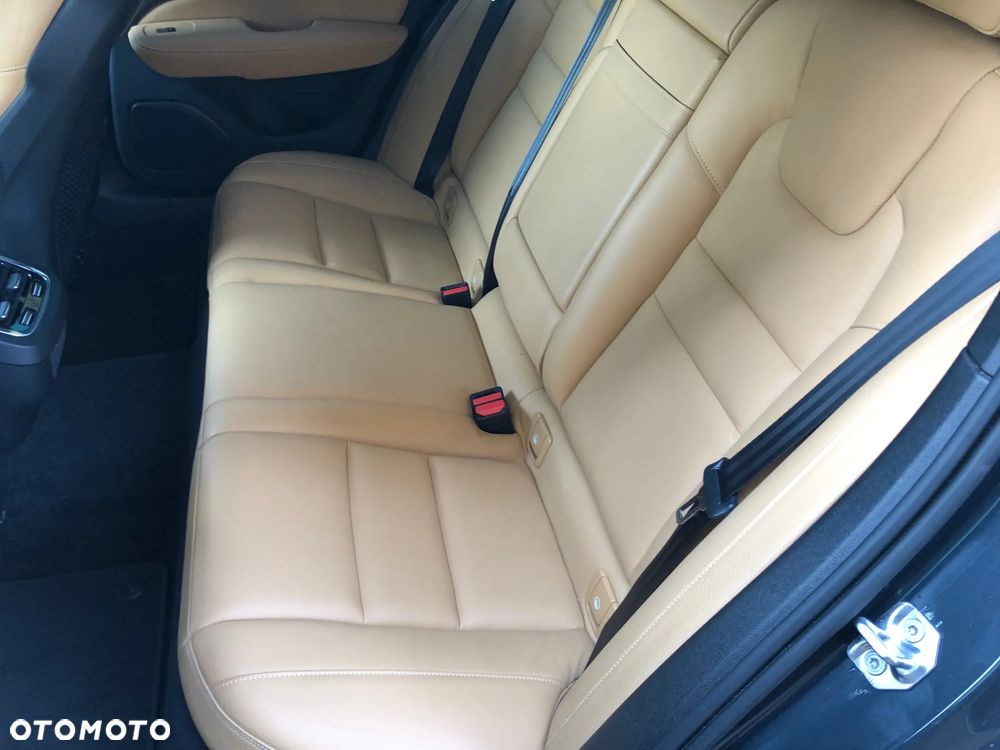 Volvo V60 T6 AWD Momentum Pro - 17