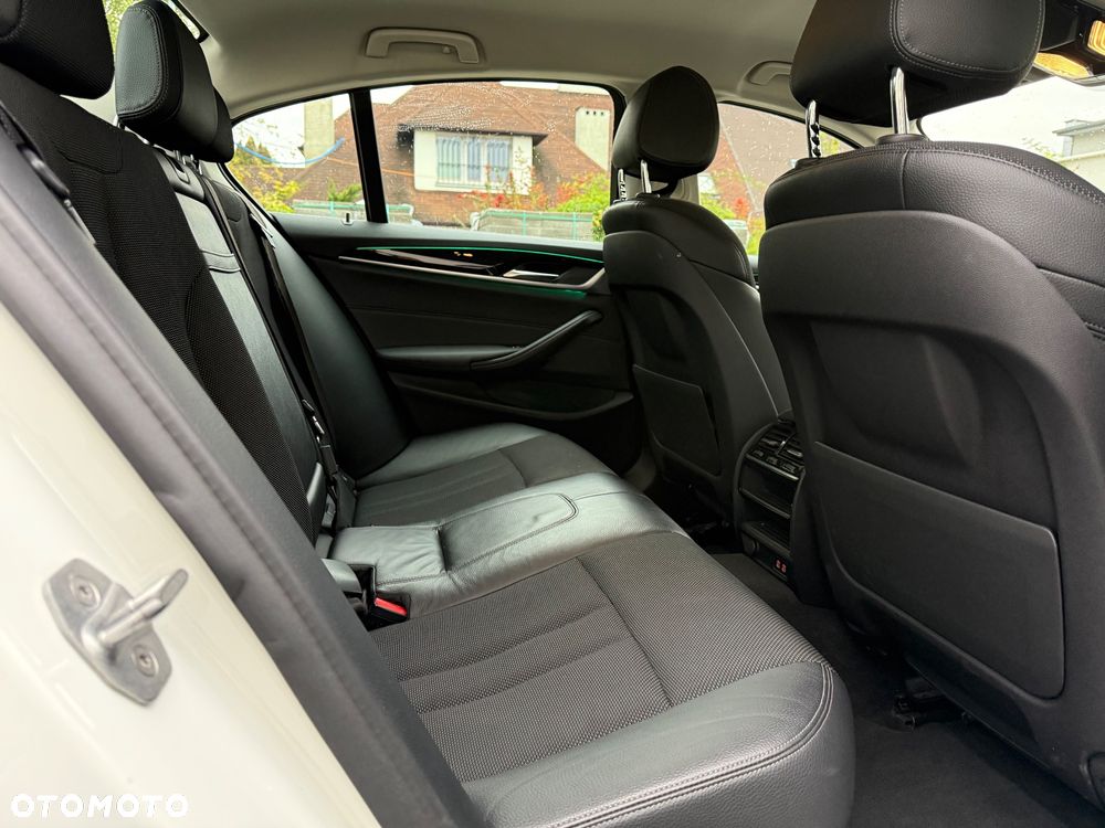BMW Seria 5 530e iPerformance xDrive Sport Line sport - 16