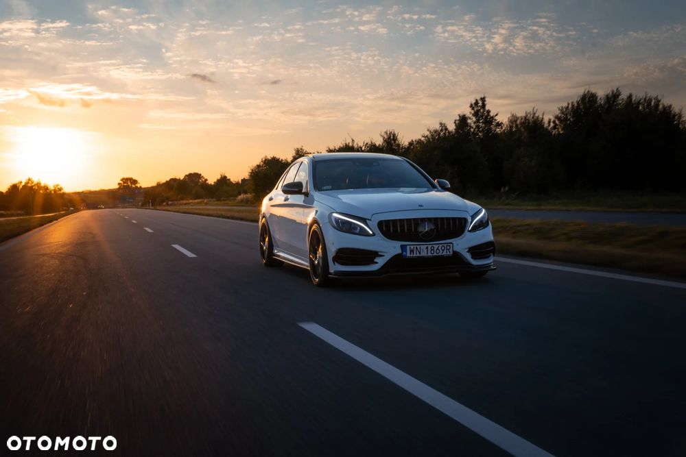 Mercedes-Benz Klasa C 400 4-Matic 7G-TRONIC - 35