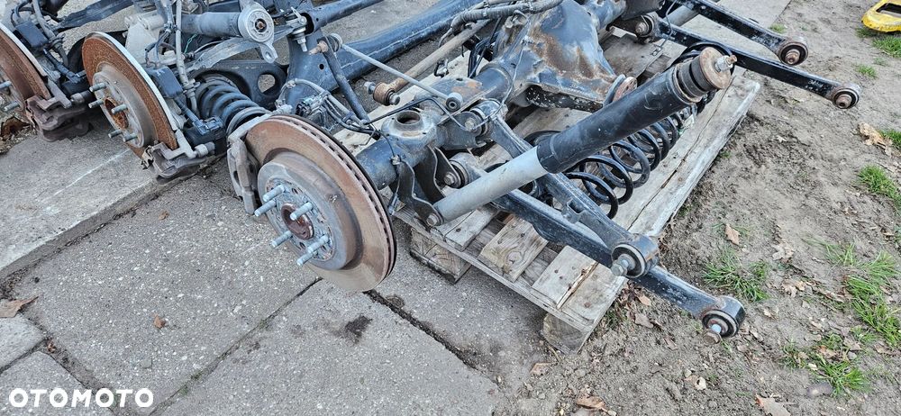 RAM 1500 V 5 2019- 4X4 5.7 HEMI QUAD CAB 1,5 Big Horn Kompletna belka zawieszenia tylnego Most napędowy Dyfer Dyferencjał 68270329AB Zawieszenie tył Wahacze Zacisk hamulcowy przełożenie 3.92 - 2