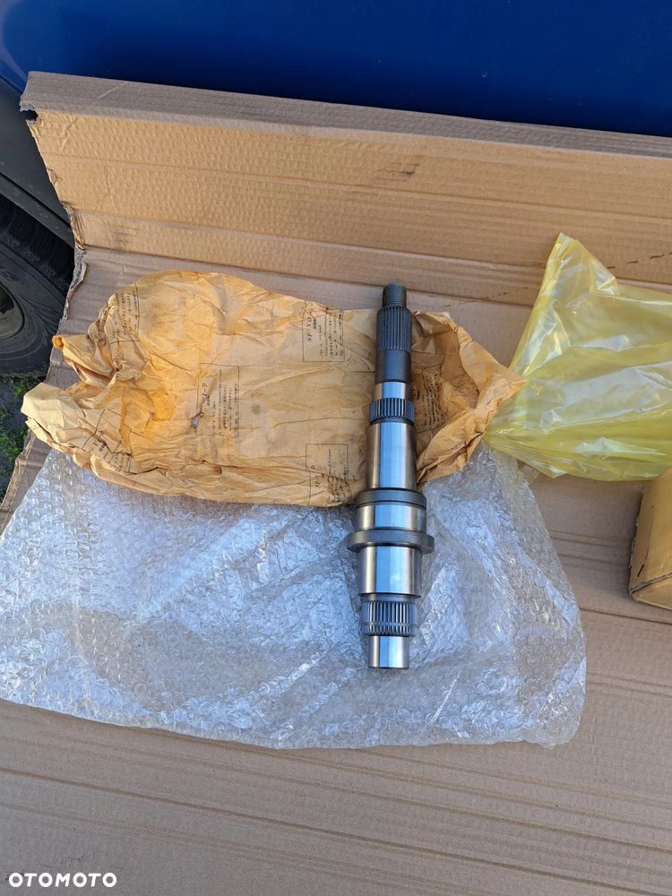 Wałek Wyjściowy skrzyni biegów Ford Ranger IV 6M34-7061-AA 1451322 wałek atakujący Skrzyni Rozdzielczej Ford Ranger Mazda BT-50 I - 4