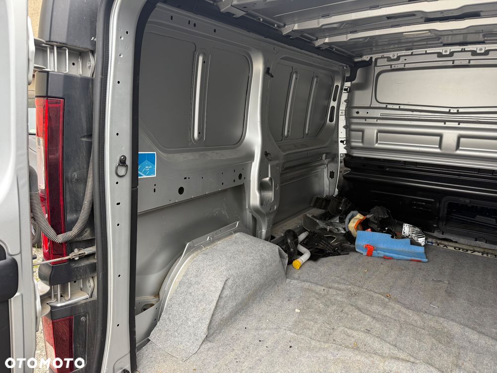 Nissan NV300 - 15