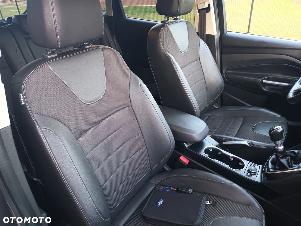 Ford Kuga 1.6 EcoBoost 2x4 Titanium - 22