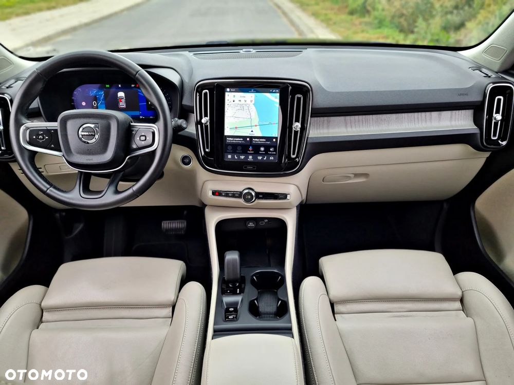 Volvo XC 40 B3 B DKG Ultra Black Edition - 32