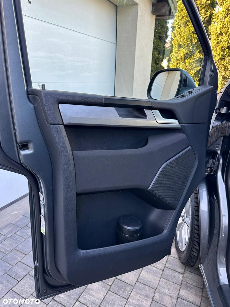 Volkswagen Multivan - 22