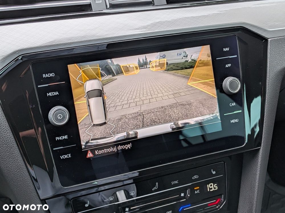 Volkswagen Passat - 19