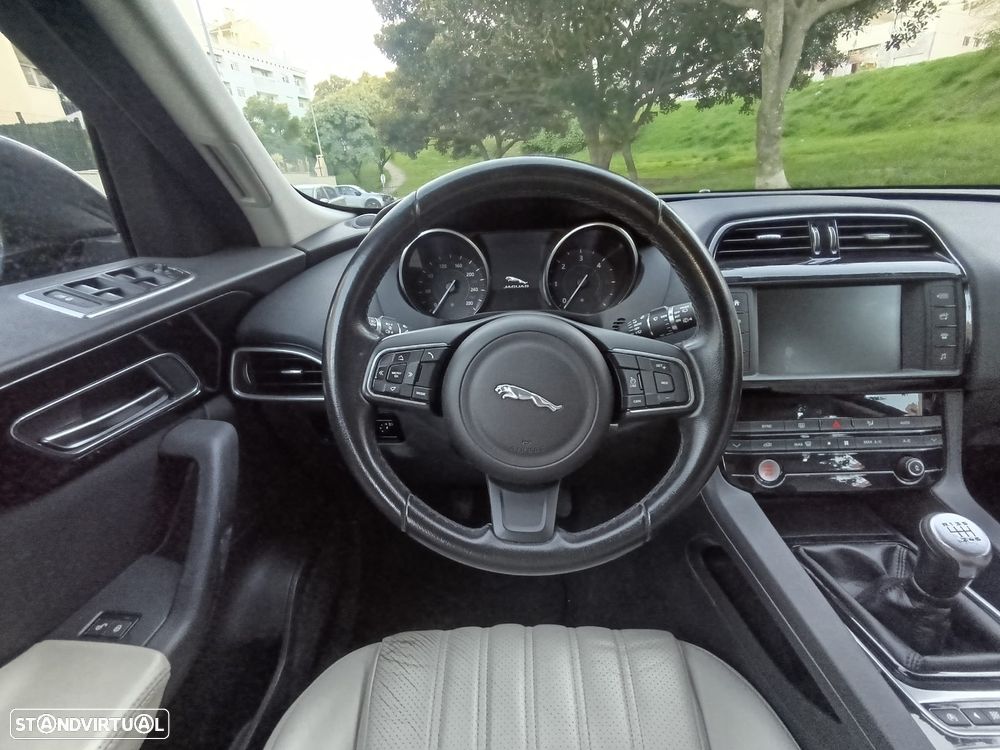 Jaguar F-Pace 2.0 i4D Prestige - 16