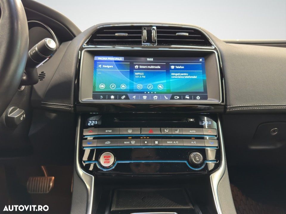 Jaguar XE 2.0 AWD R-Sport - 16