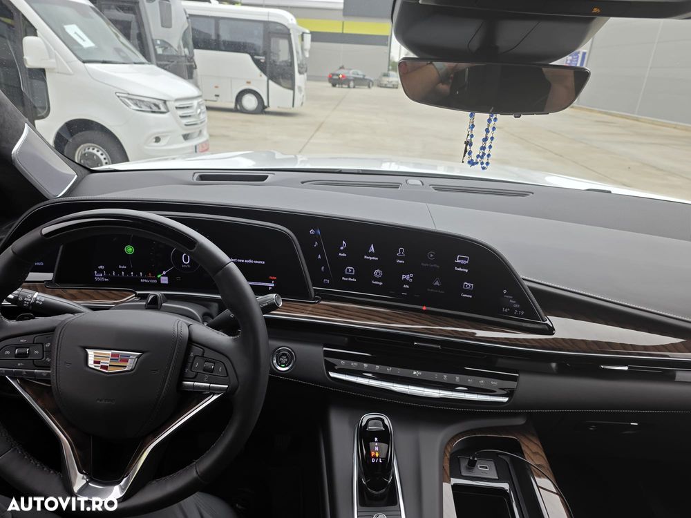 Cadillac Escalade 6.2 V8 AWD AT Platinum - 10