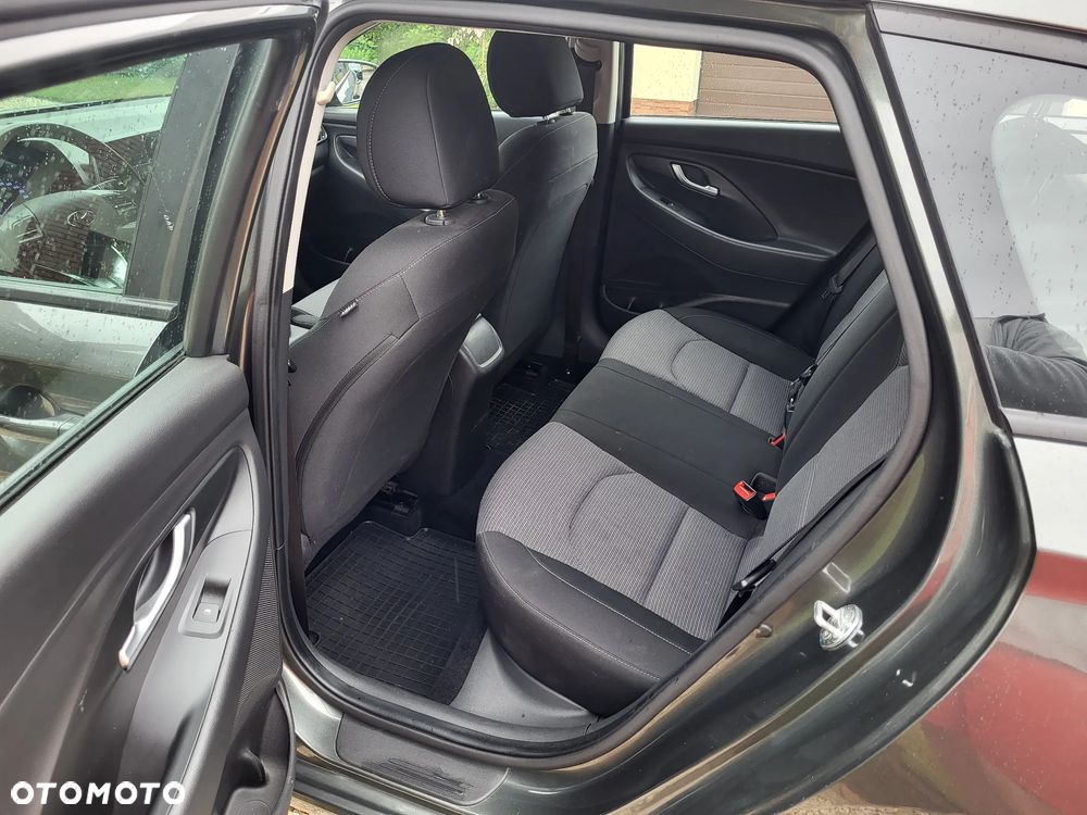 Hyundai i30 1.6 D Classic + - 19