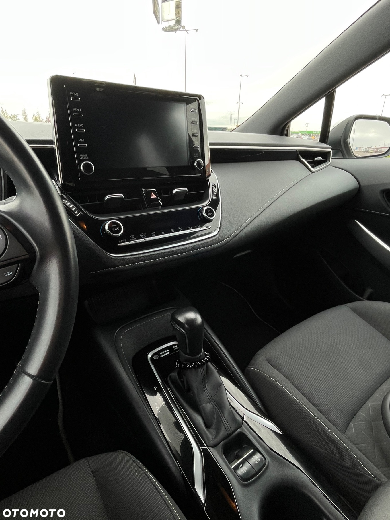 Toyota Corolla 2.0 Hybrid Comfort - 17