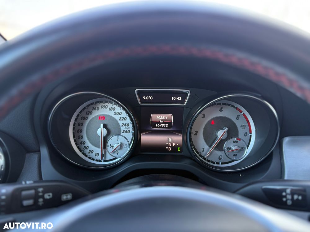 Mercedes-Benz GLA 220 CDI 4MATIC 7G-DCT AMG Line - 33