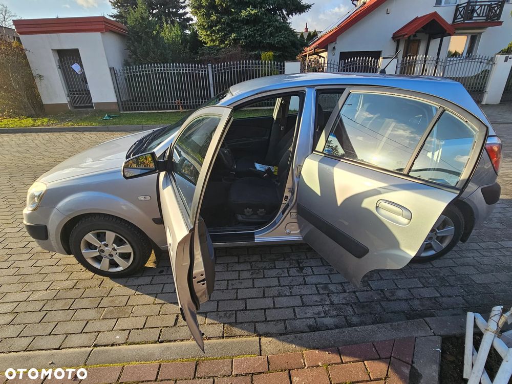 Kia Rio - 4