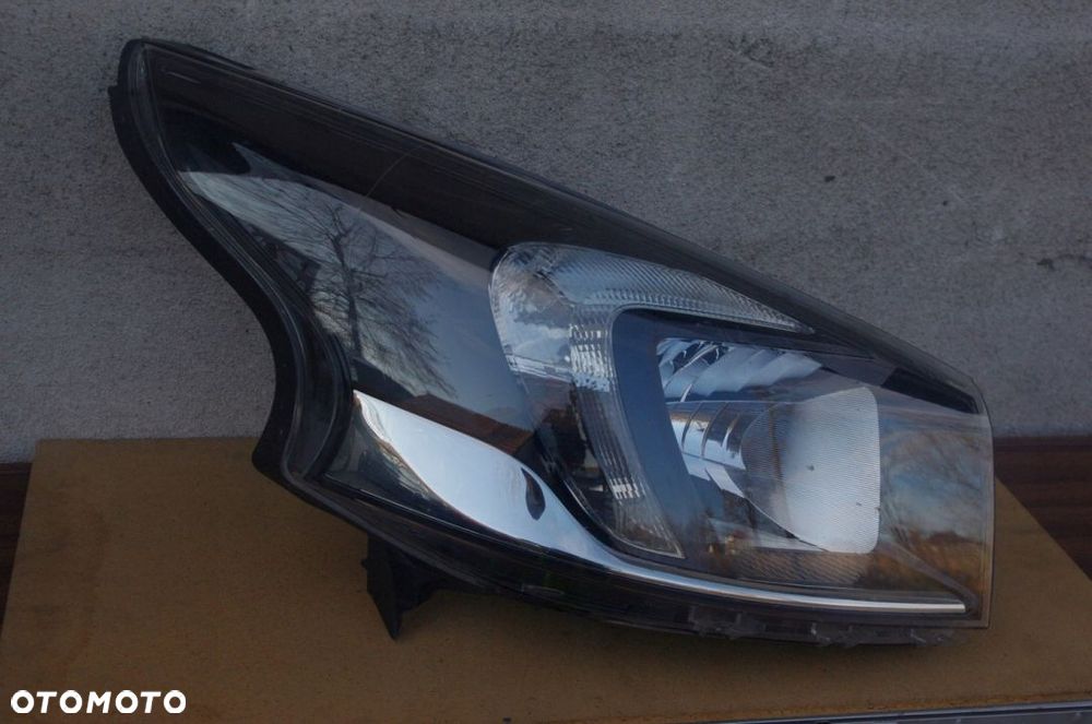 LAMPA PRAWA PRZÓD VIVARO B II TRAFIC III 260100647 - 2