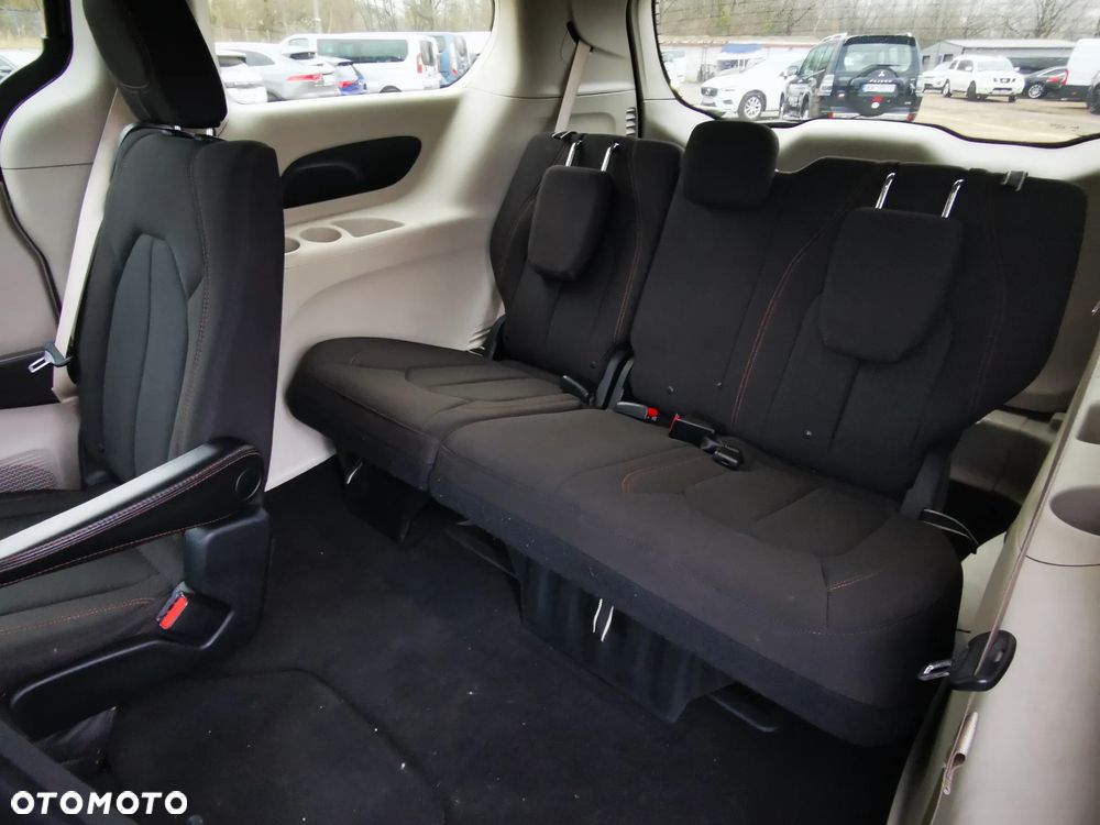 Chrysler Pacifica - 22