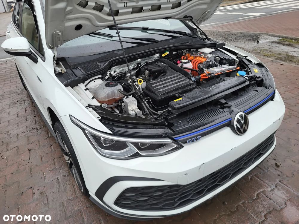 Volkswagen Golf - 34