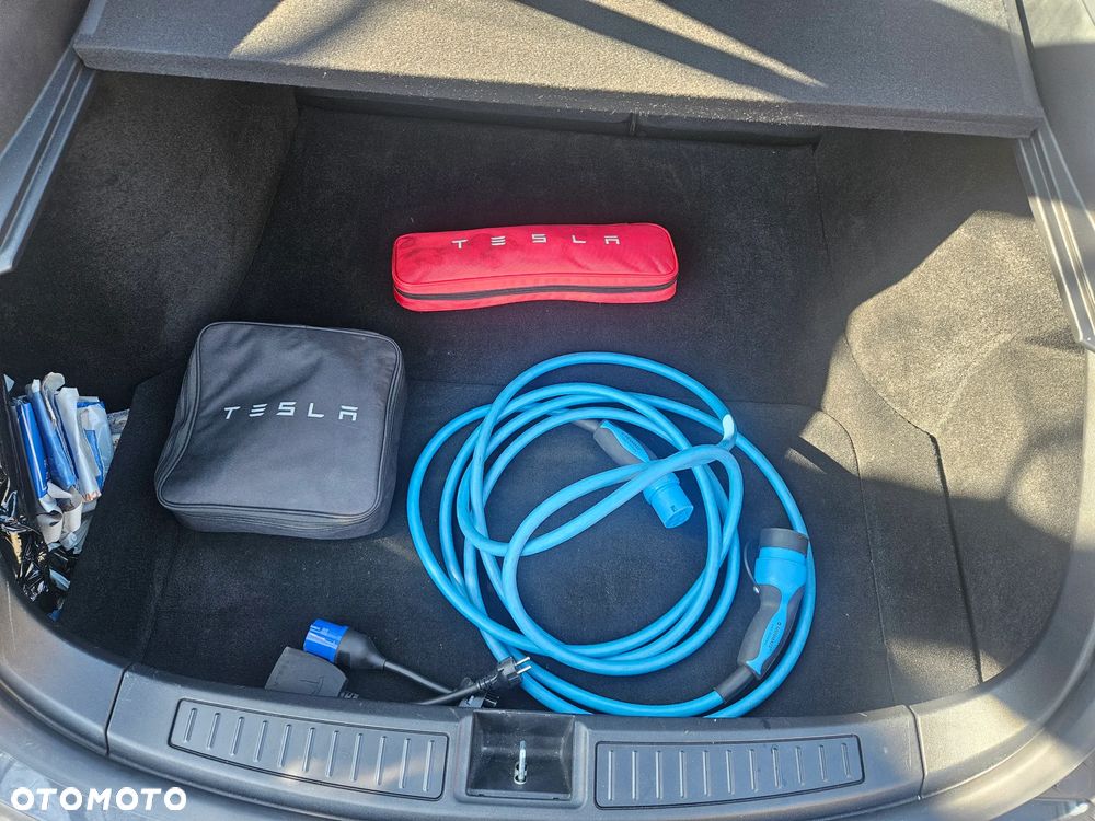 Tesla Model S - 15