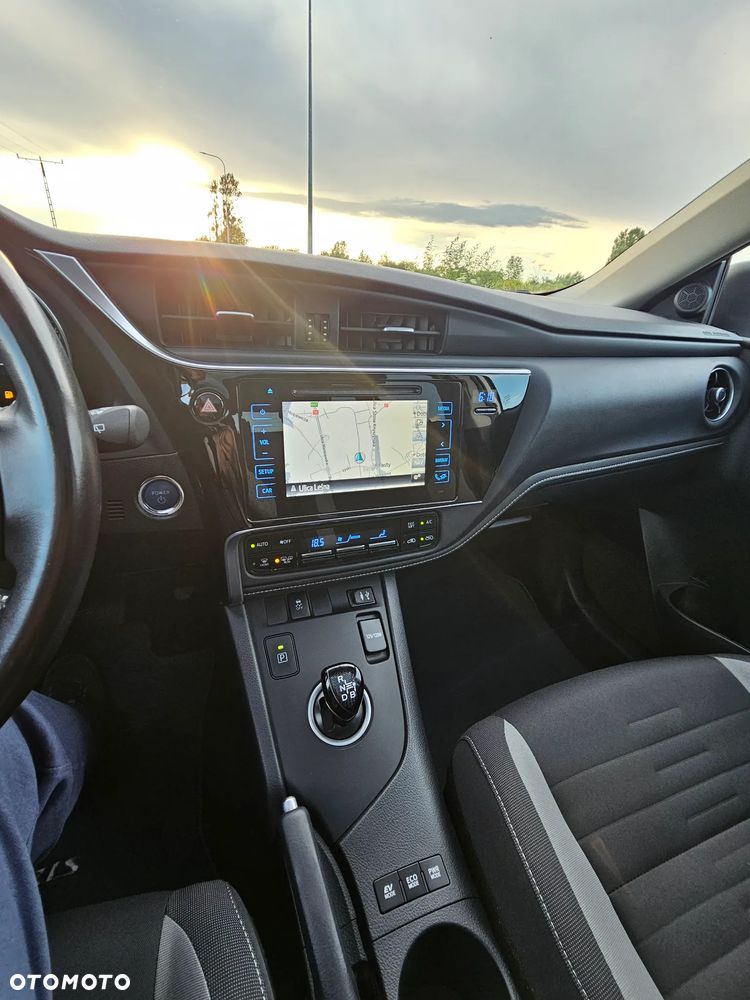 Toyota Auris Hybrid 135 Dynamic - 25