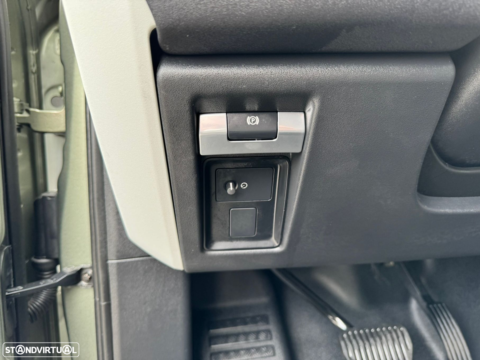 Land Rover Defender 2.0 D 110 AWD S - 24