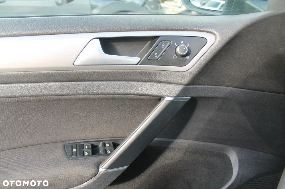 Volkswagen Golf - 22