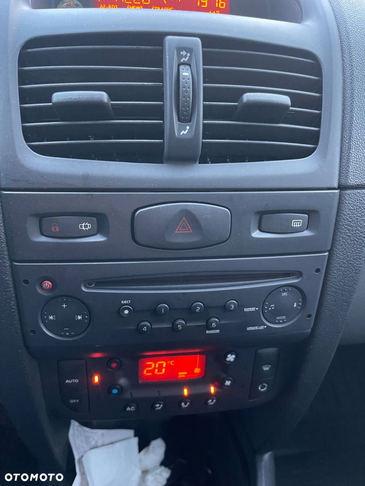 Renault Thalia 1.2 16V All Inclusive - 9