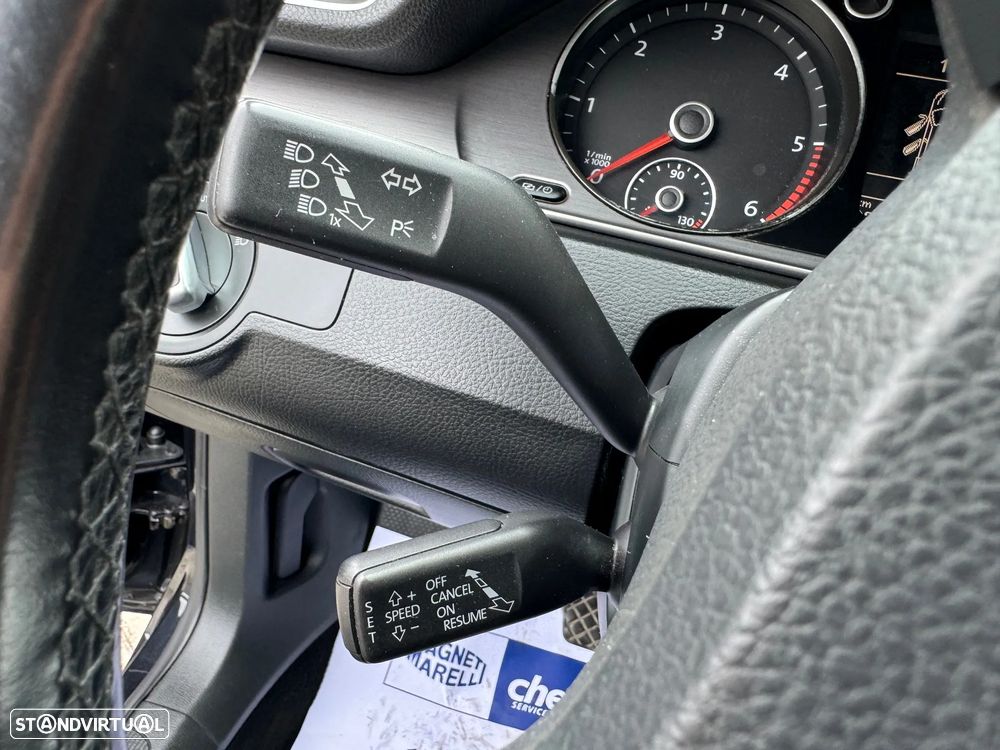 VW Passat Variant 2.0 TDi Highline - 16