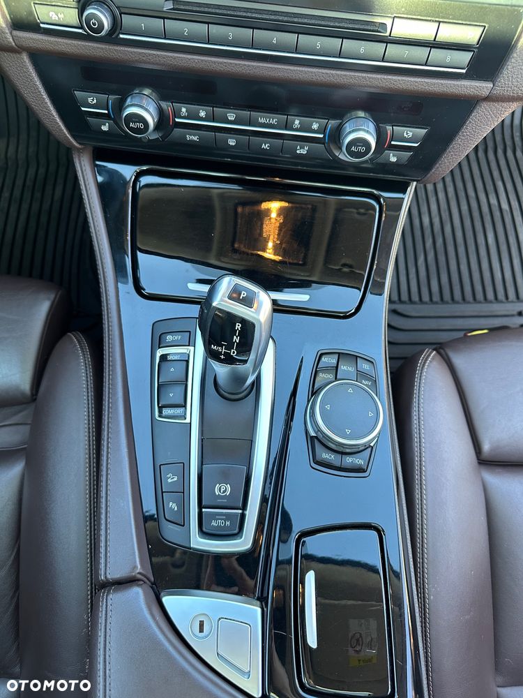BMW Seria 5 525d xDrive Luxury Line - 14