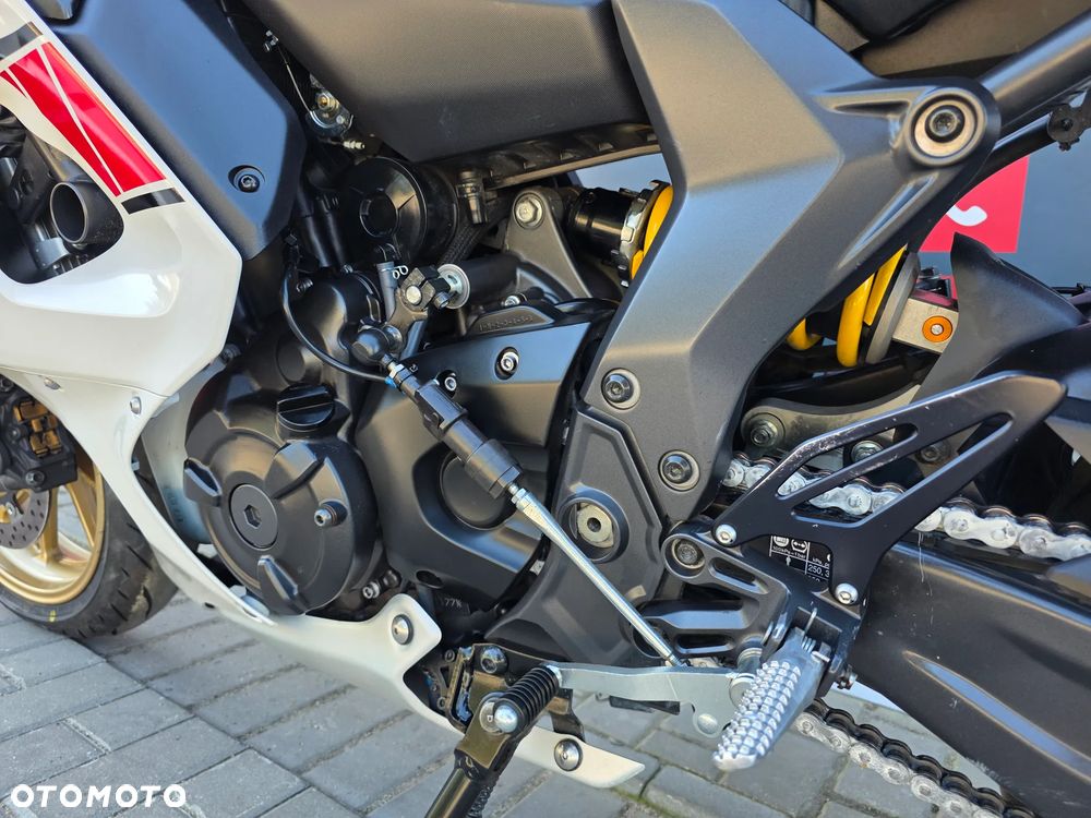 Yamaha R7 - 11