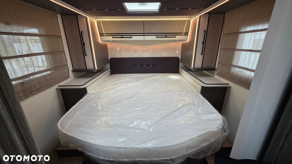 McLOUIS NEVIS 879 - INTEGRA - KAMPER - 19
