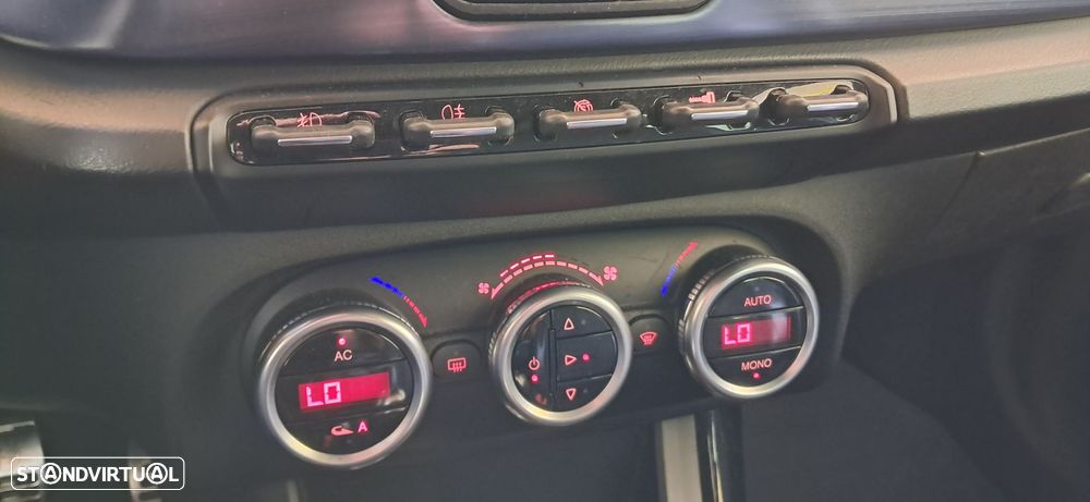 Alfa Romeo Giulietta 1.6 JTDm Distinctive - 9