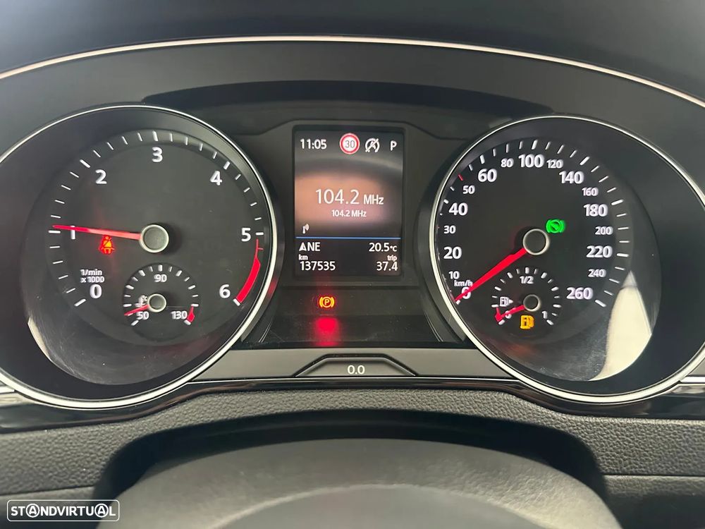 VW Passat 2.0 TDI Elegance DSG - 16