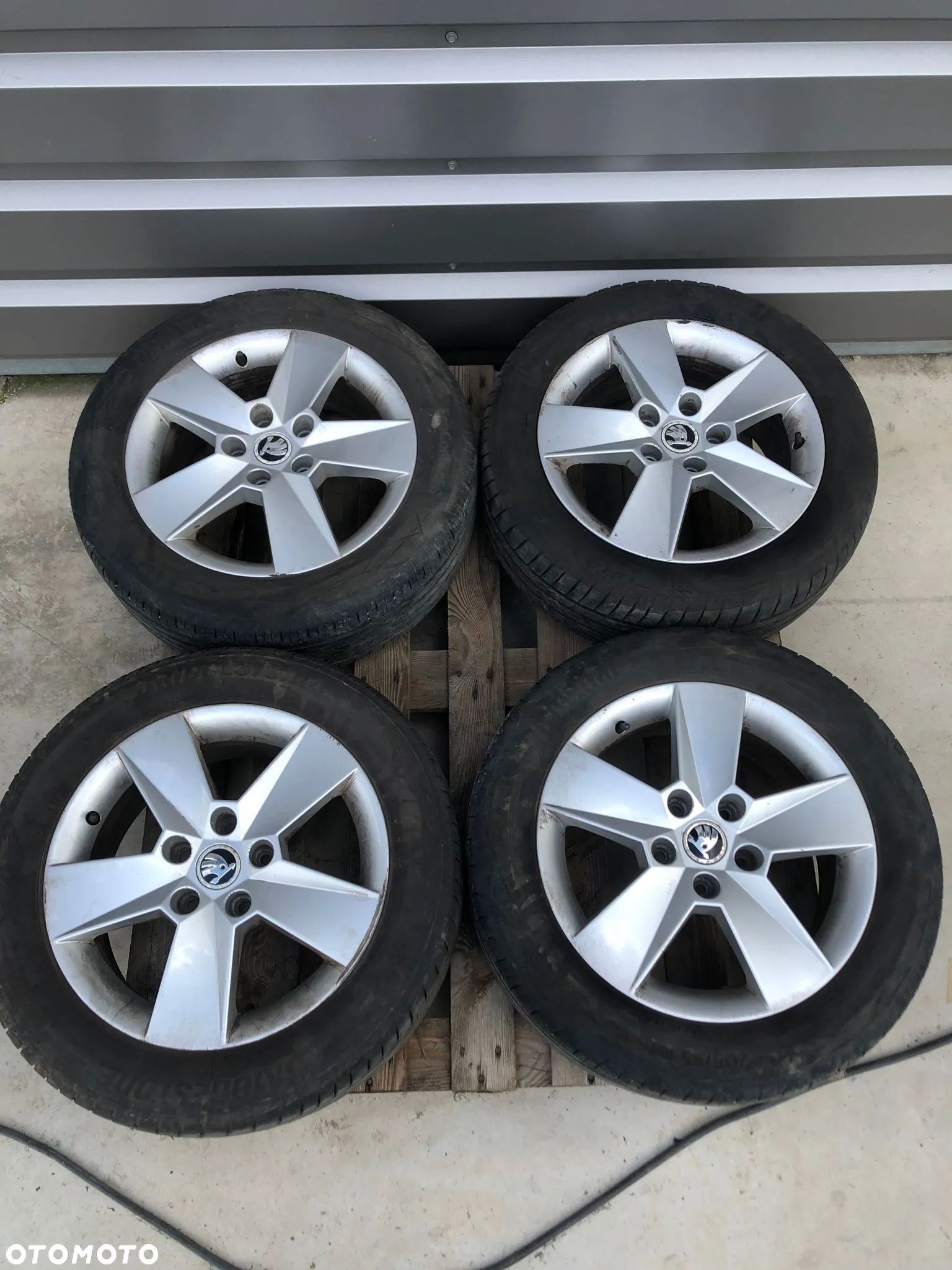 SKODA OCTAVIA III ALUFELGI KOMPLET 6,5Jx16H2 ET46 5E0601025H - 1
