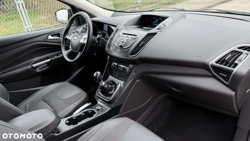 Ford Kuga 2.0 TDCi 2x4 Titanium - 28