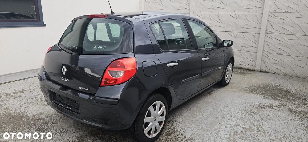 Renault Clio 1.2 16V 75 Expression - 15