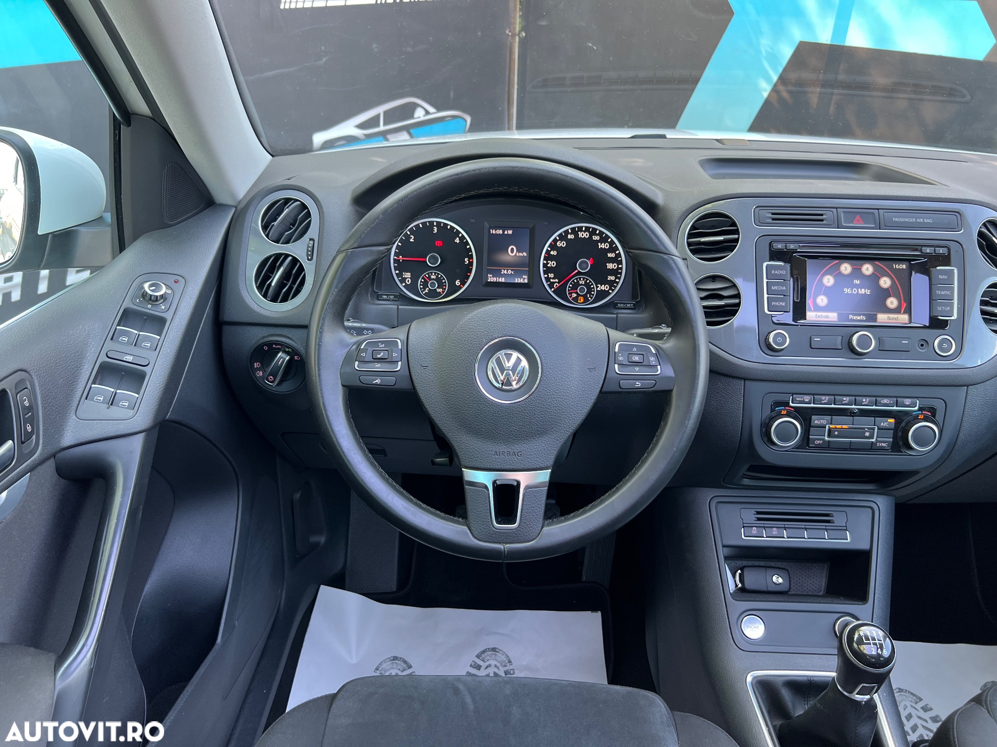 Volkswagen Tiguan 2.0 TDI BMT Sport & Style - 8