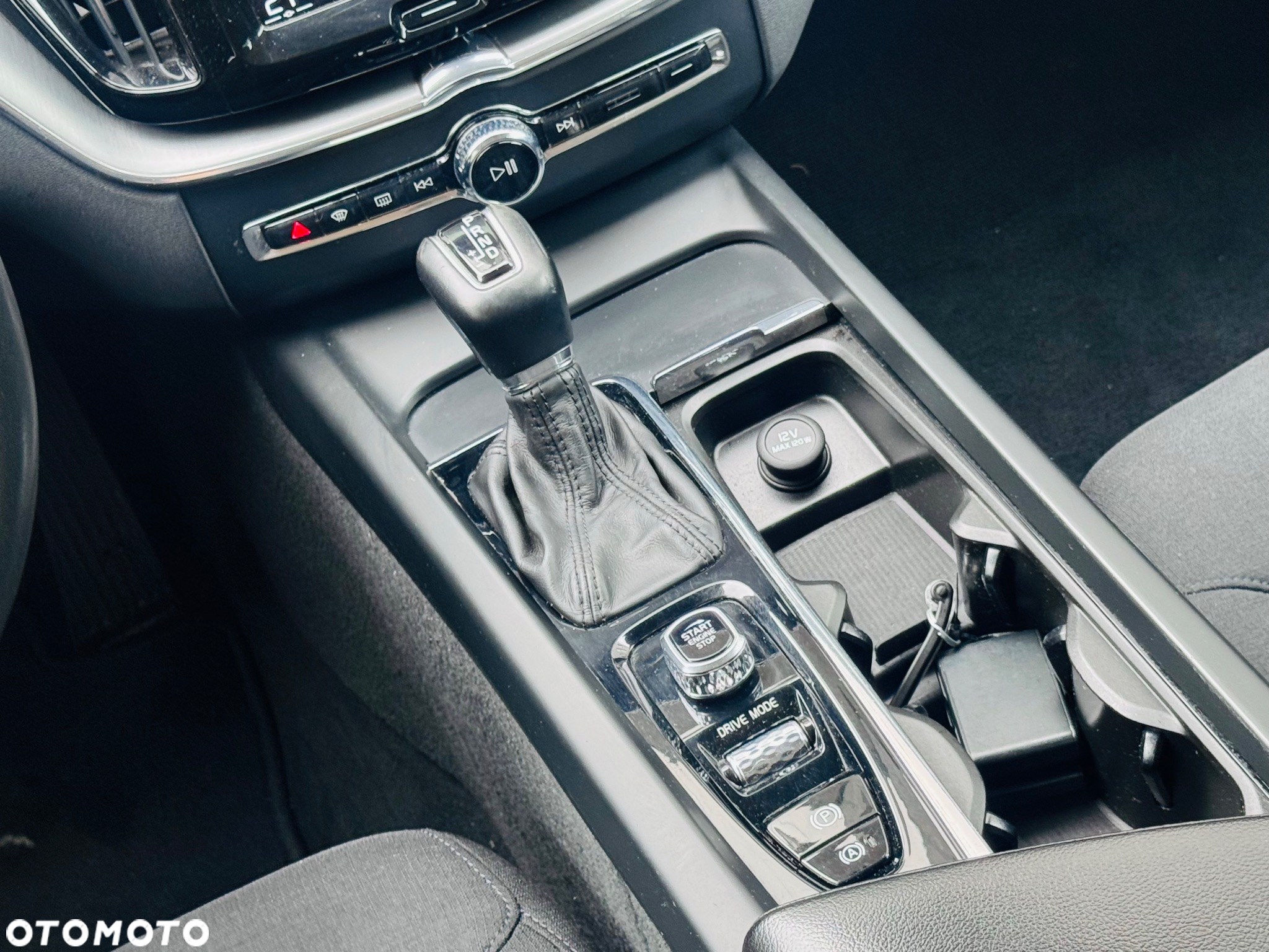 Volvo XC 60 T4 Momentum - 33
