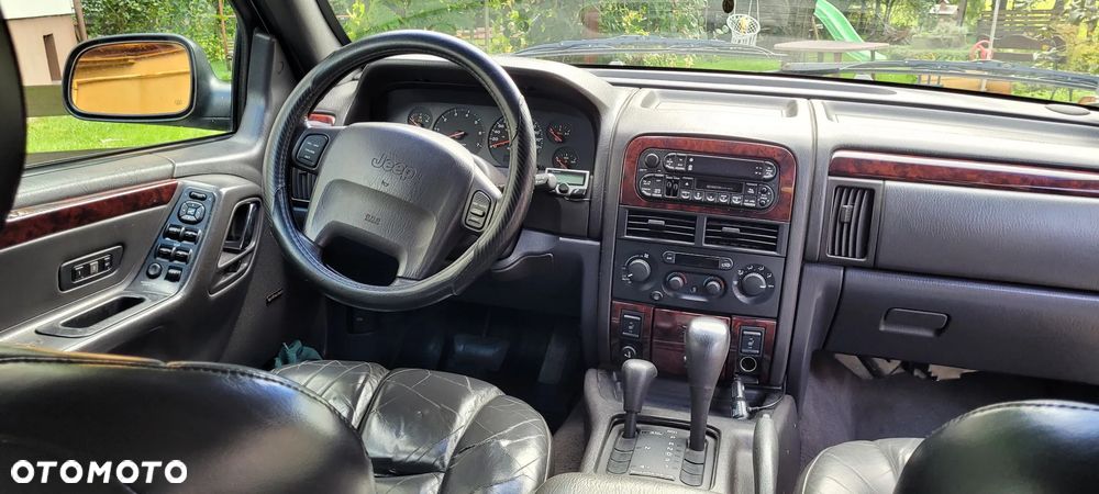 Jeep Grand Cherokee - 12