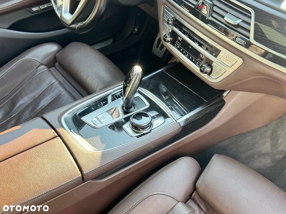 BMW Seria 7 730d - 29