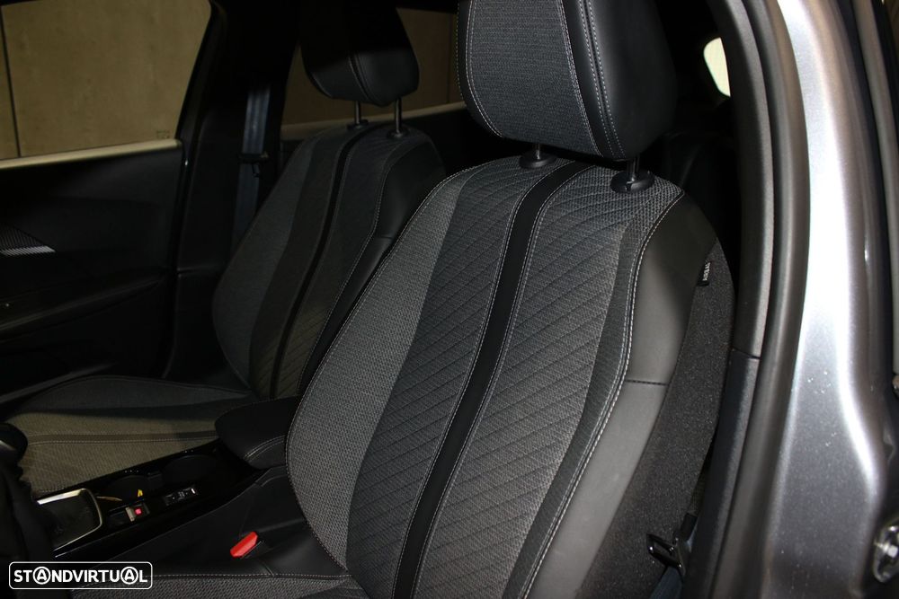 Peugeot 2008 1.2 PureTech Allure - 17