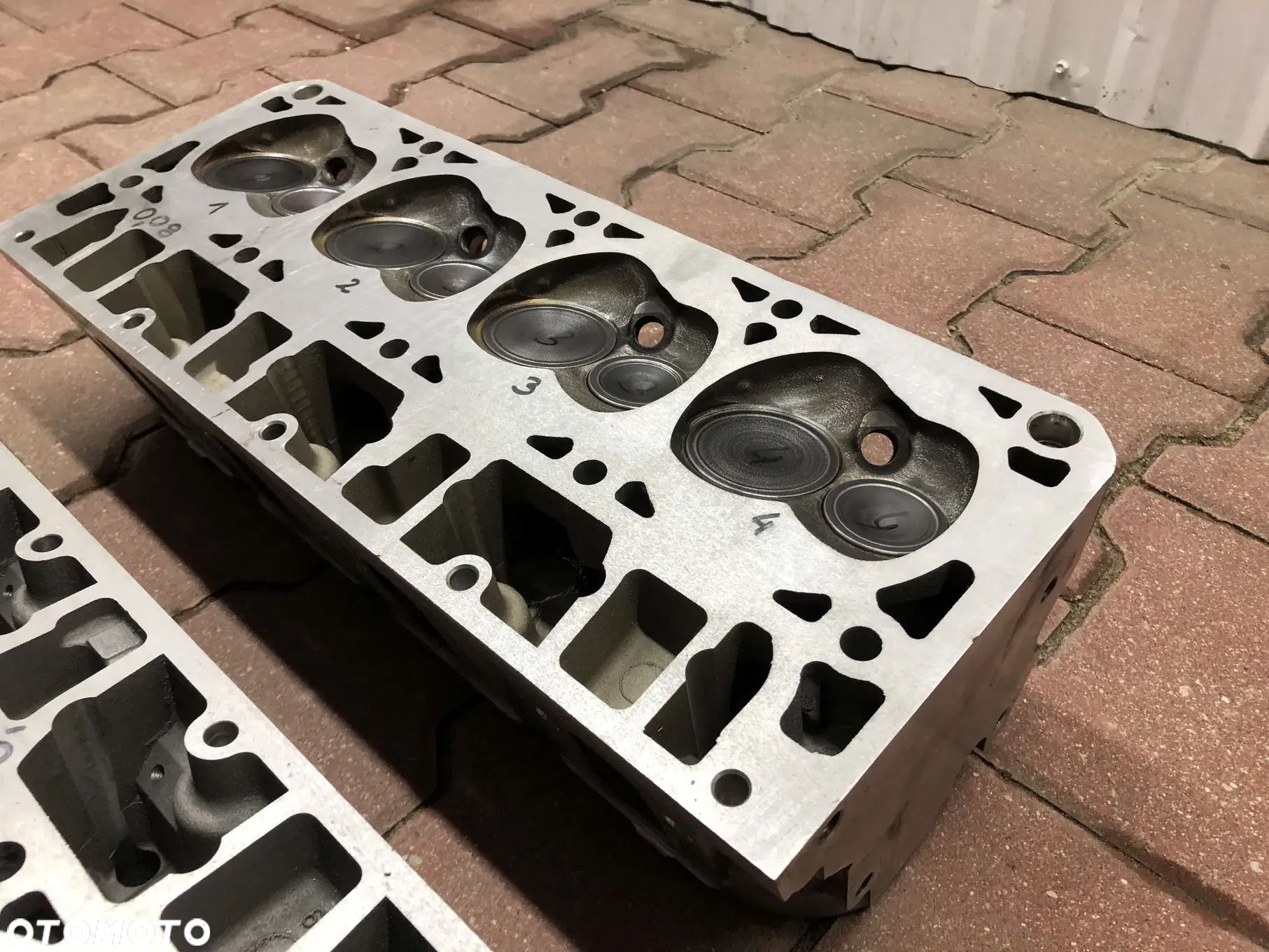 CADILLAC ESCALADE III 6,2 V8 2006-2014 CHEVROLET CAMARO SS 6,2 V8 2009-2015 LS3 GŁOWICA SILNIKA - 13