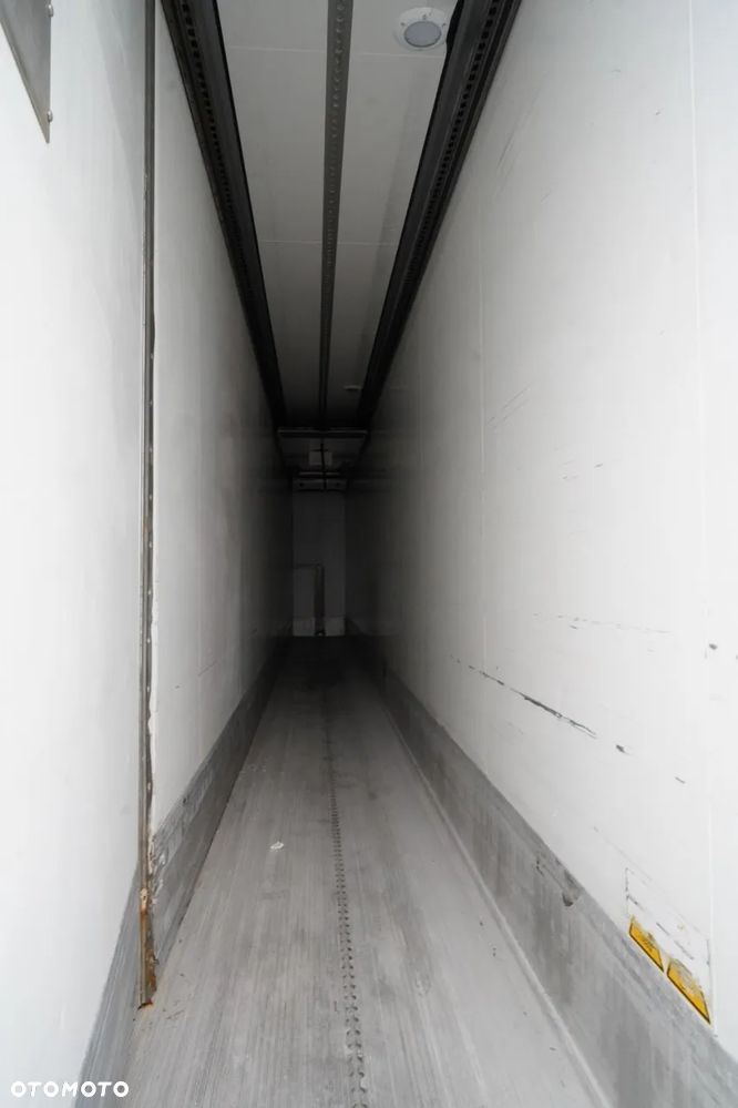 Schmitz Cargobull CHŁODNIA / THERMO KING SLX SPECTRUM  / 1 osiowa / 11,3 M / MULTITEMPERATURA / WINDA DHOLLANDIA / SAF - 17