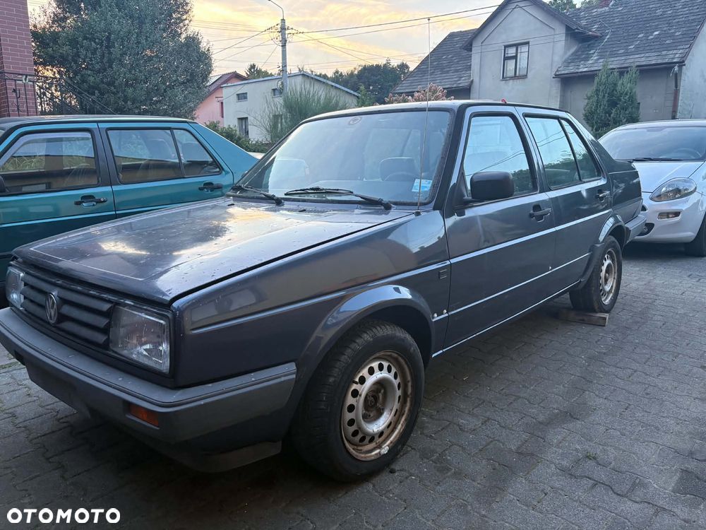 Volkswagen Jetta - 1