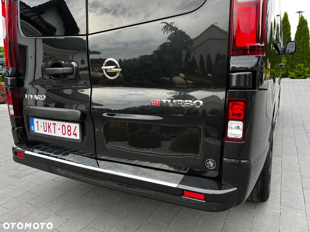 Opel VIVARO BLACK & WHITE 5 osób - 14