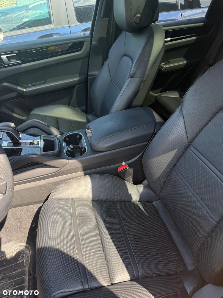 Porsche Cayenne - 4