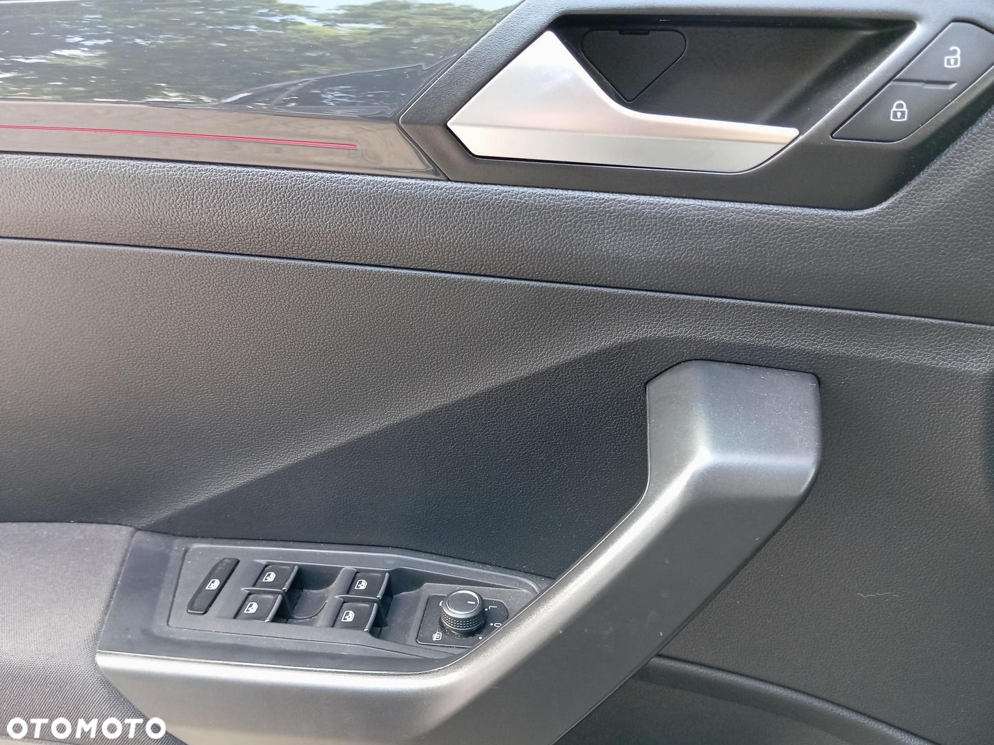 Volkswagen T-Roc - 16