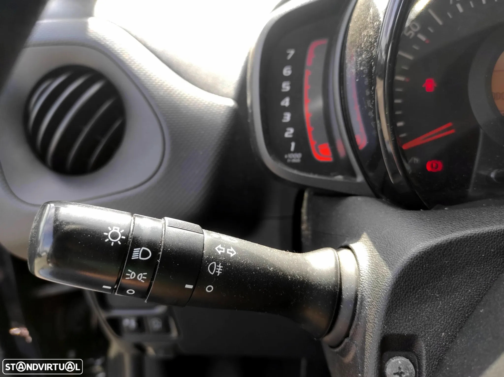 Citroën C1 1.0 VTi Feel S&S - 18