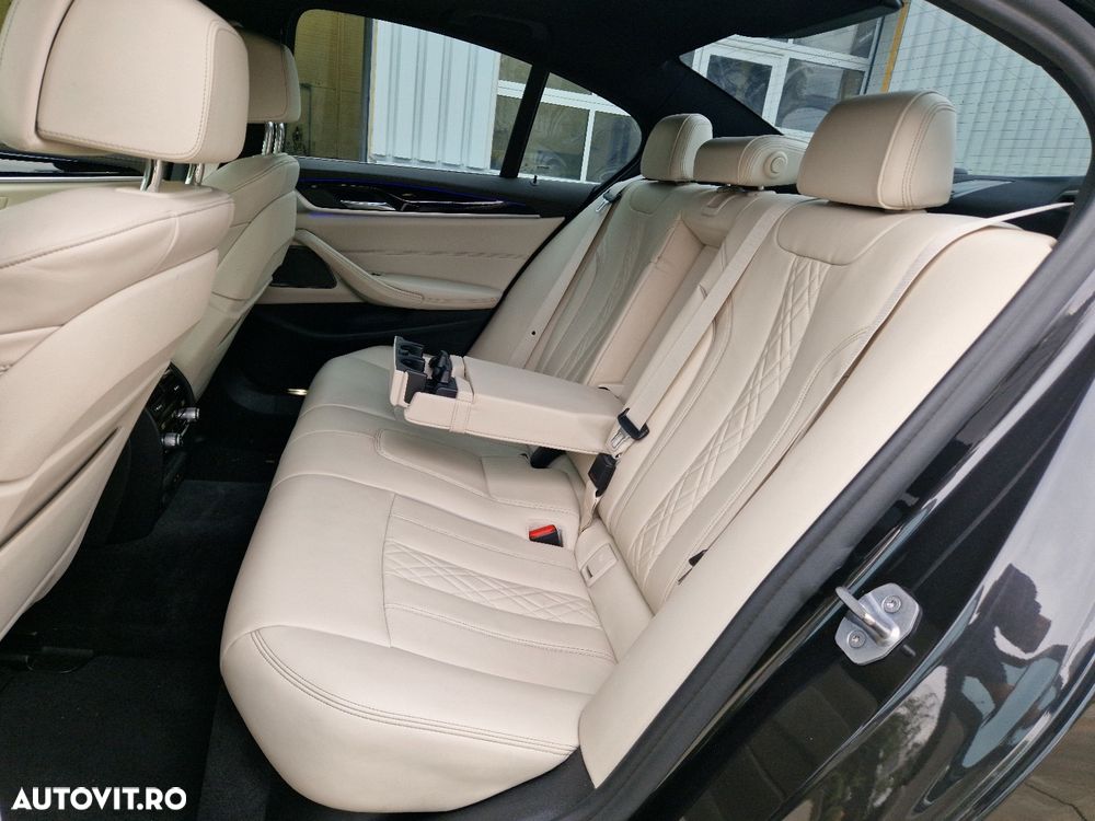 BMW Seria 5 540i xDrive AT - 35