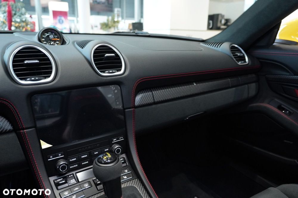 Porsche 718 Spyder - 29